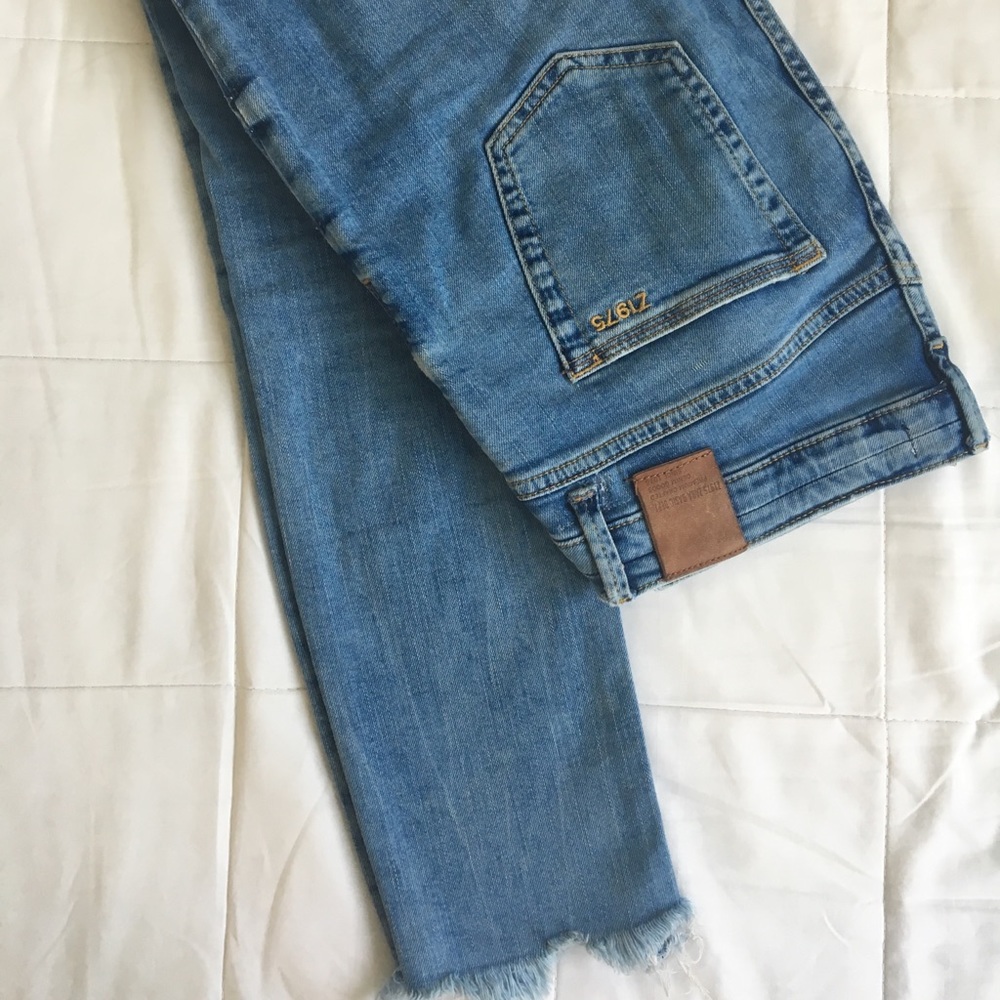 Super cute Zara jeans!